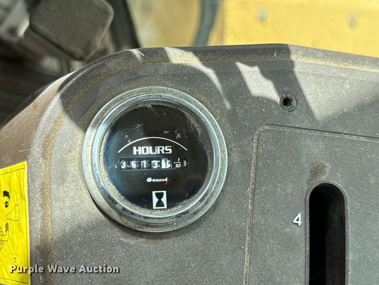 image for item LF9984 2003 John Deere 6615 MFWD tractor