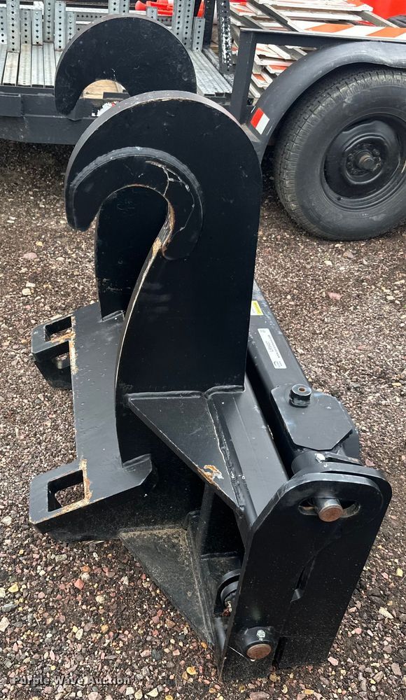 image for item LR9437 Caterpillar  quick coupler