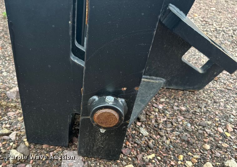 image for item LR9437 Caterpillar  quick coupler