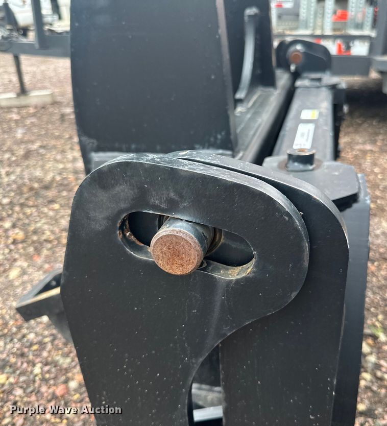 image for item LR9437 Caterpillar  quick coupler