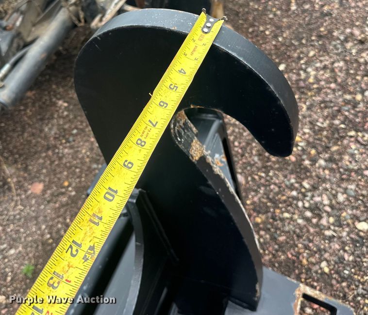 image for item LR9437 Caterpillar  quick coupler