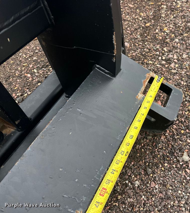 image for item LR9437 Caterpillar  quick coupler