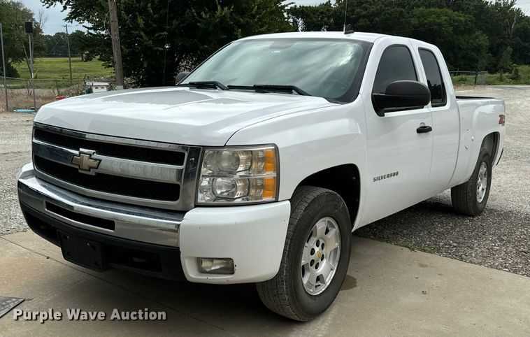 image for item NQ9758 2010 Chevrolet  Silverado 1500 Ext. Cab pickup truck