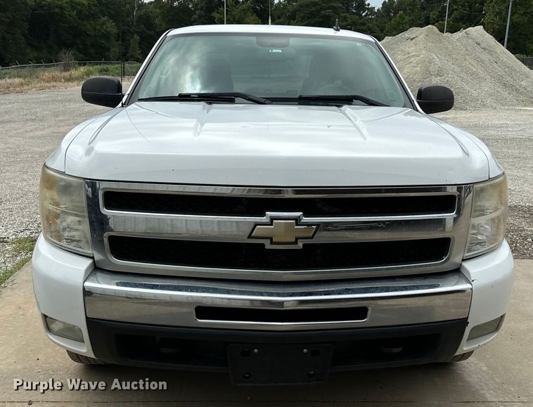 image for item NQ9758 2010 Chevrolet  Silverado 1500 Ext. Cab pickup truck