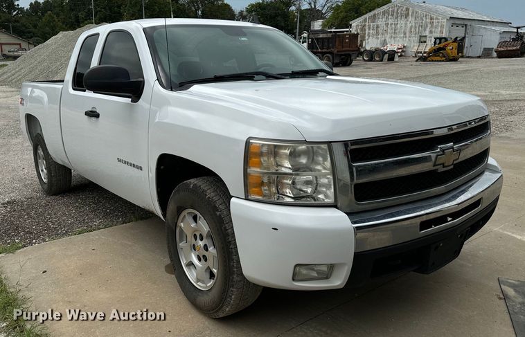 image for item NQ9758 2010 Chevrolet  Silverado 1500 Ext. Cab pickup truck
