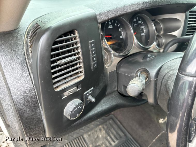 image for item NQ9758 2010 Chevrolet  Silverado 1500 Ext. Cab pickup truck