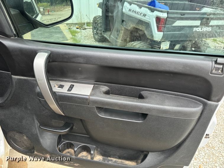 image for item NQ9758 2010 Chevrolet  Silverado 1500 Ext. Cab pickup truck