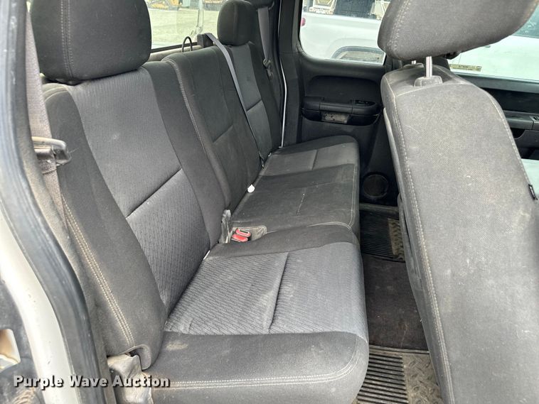 image for item NQ9758 2010 Chevrolet  Silverado 1500 Ext. Cab pickup truck