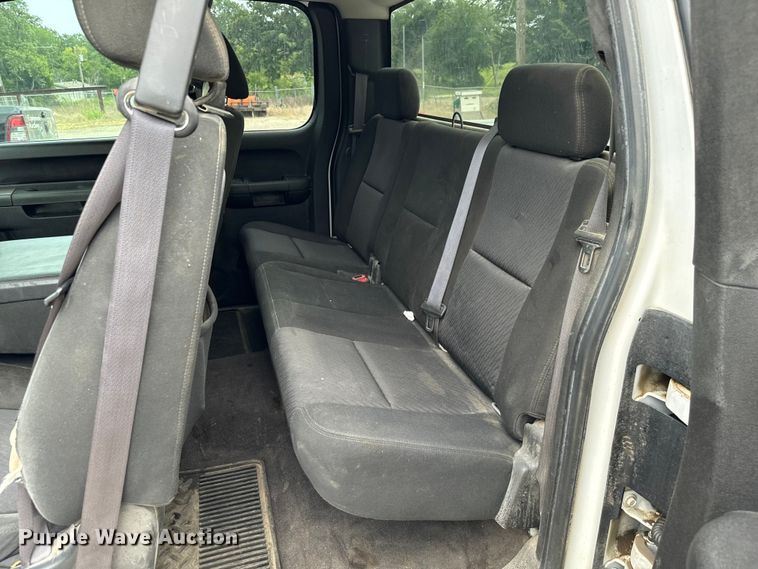 image for item NQ9758 2010 Chevrolet  Silverado 1500 Ext. Cab pickup truck