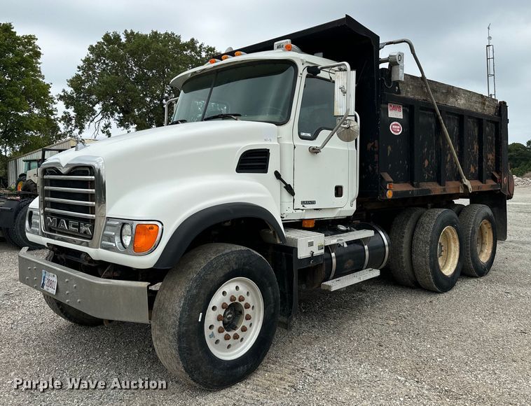 image for item NQ9759 2005 Mack CV713 dump truck