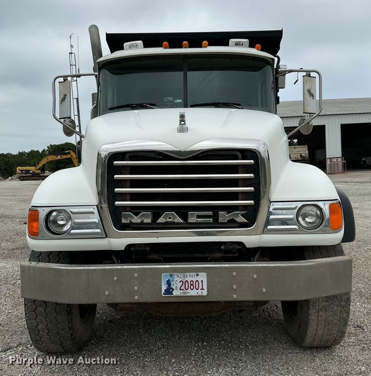 image for item NQ9759 2005 Mack CV713 dump truck