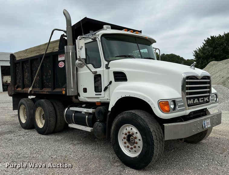 image for item NQ9759 2005 Mack CV713 dump truck