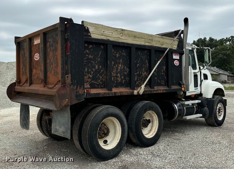 image for item NQ9759 2005 Mack CV713 dump truck