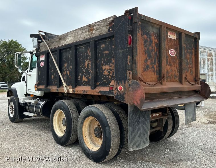 image for item NQ9759 2005 Mack CV713 dump truck