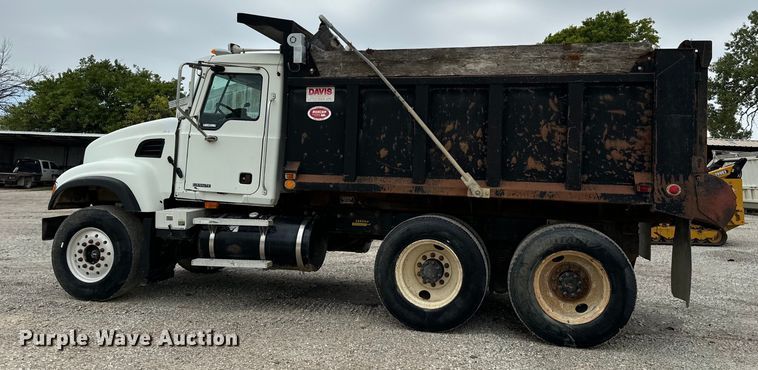 image for item NQ9759 2005 Mack CV713 dump truck