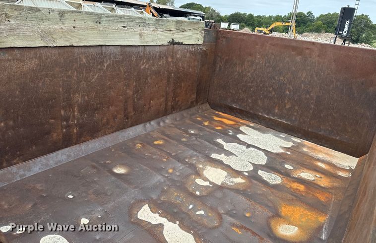 image for item NQ9759 2005 Mack CV713 dump truck