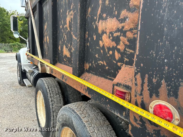 image for item NQ9759 2005 Mack CV713 dump truck