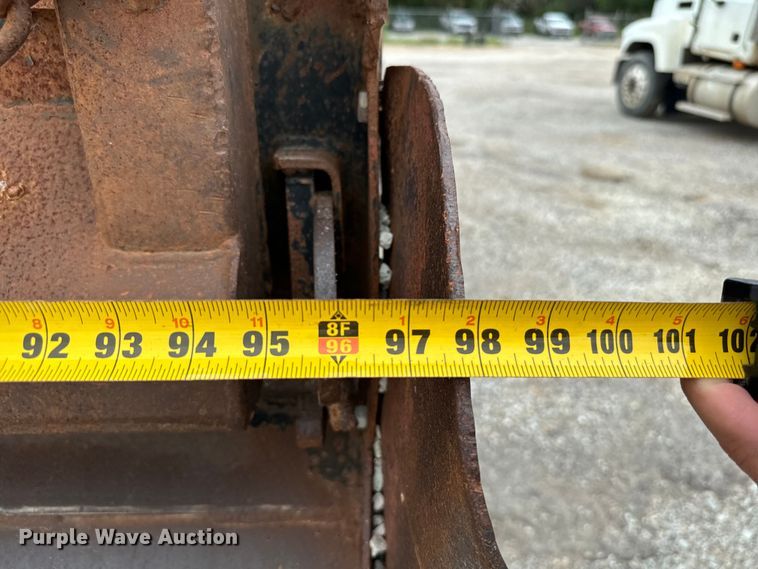 image for item NQ9759 2005 Mack CV713 dump truck