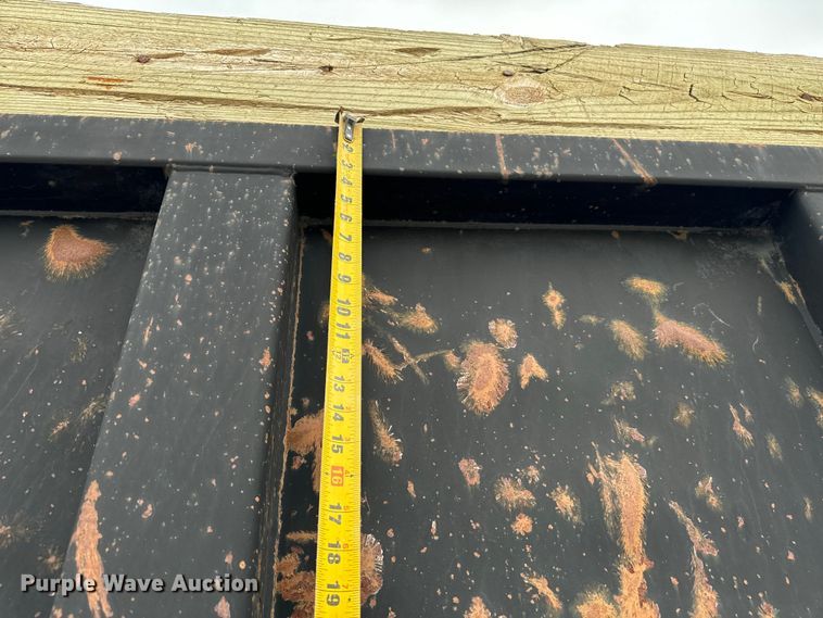 image for item NQ9759 2005 Mack CV713 dump truck