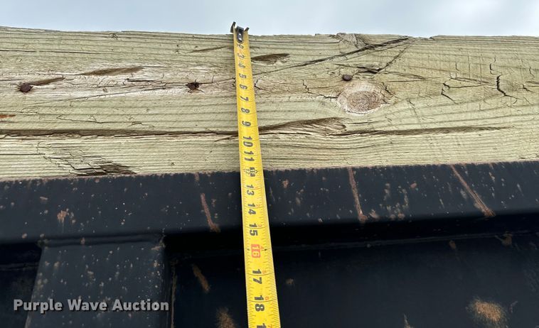 image for item NQ9759 2005 Mack CV713 dump truck