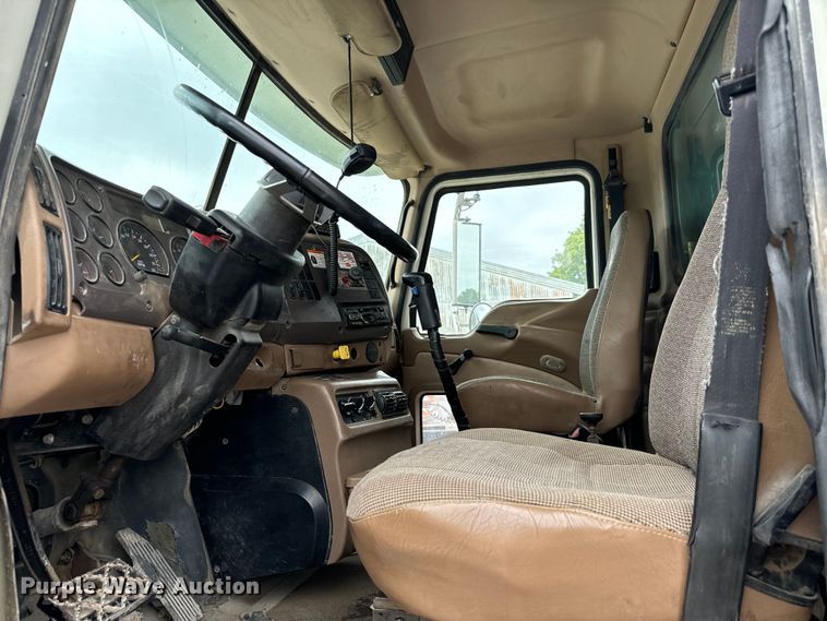 image for item NQ9759 2005 Mack CV713 dump truck