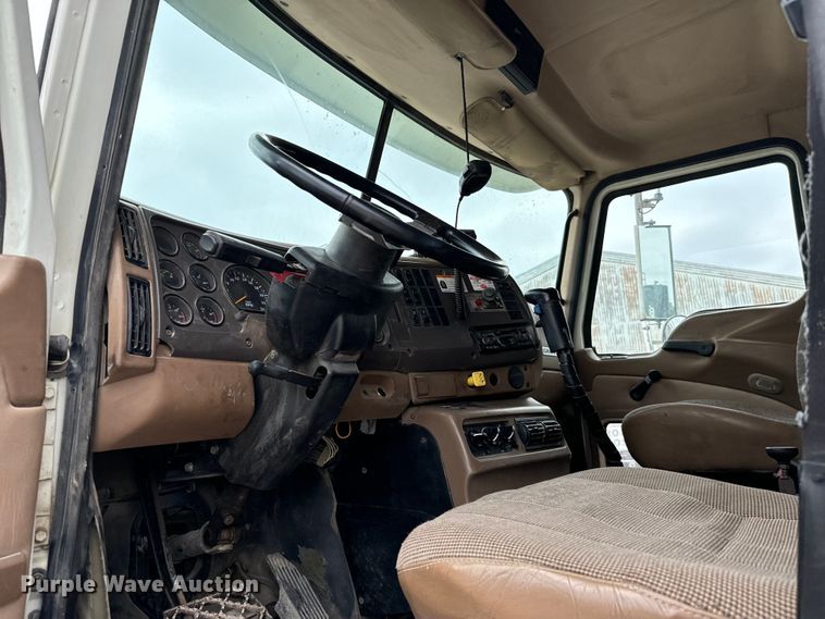 image for item NQ9759 2005 Mack CV713 dump truck