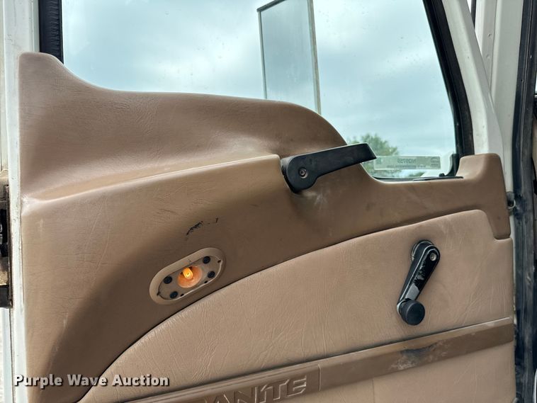 image for item NQ9759 2005 Mack CV713 dump truck