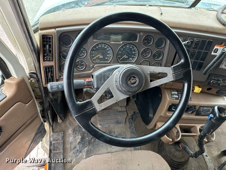 image for item NQ9759 2005 Mack CV713 dump truck