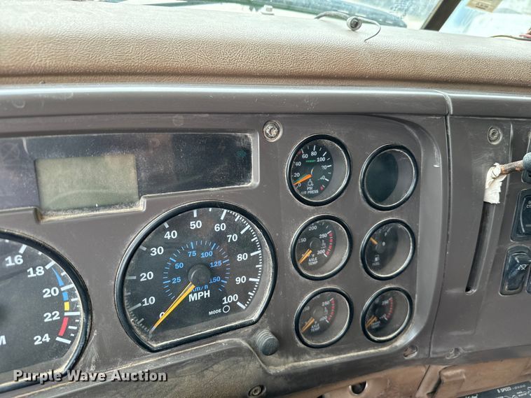 image for item NQ9759 2005 Mack CV713 dump truck