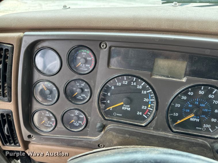 image for item NQ9759 2005 Mack CV713 dump truck