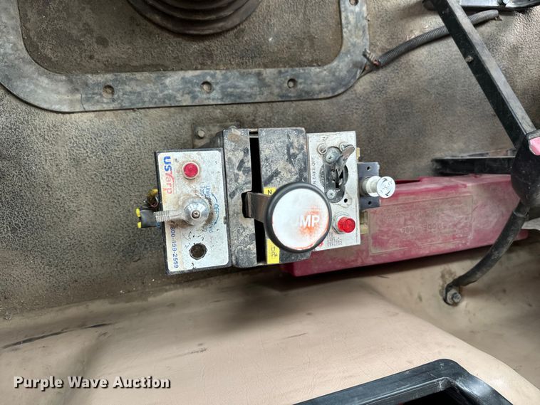 image for item NQ9759 2005 Mack CV713 dump truck