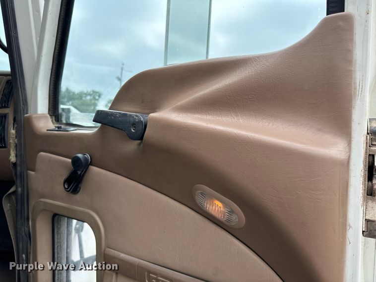 image for item NQ9759 2005 Mack CV713 dump truck