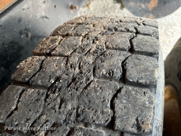 image for item NQ9759 2005 Mack CV713 dump truck