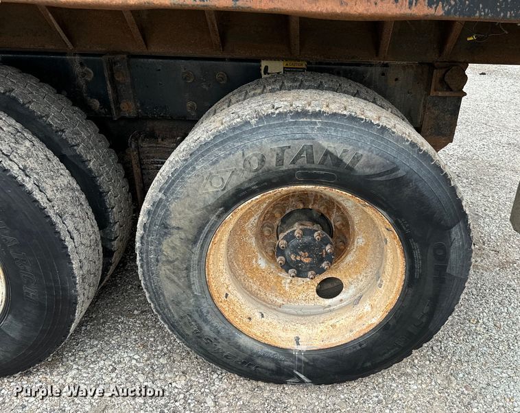 image for item NQ9759 2005 Mack CV713 dump truck