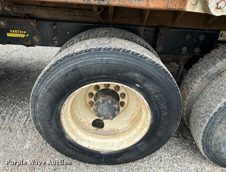 image for item NQ9759 2005 Mack CV713 dump truck