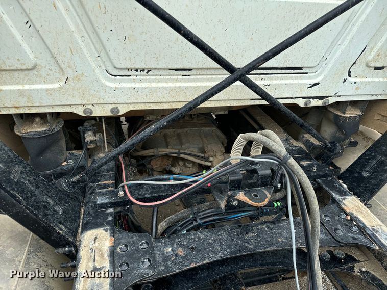 image for item NQ9760 2007 Mack CHN613 semi truck