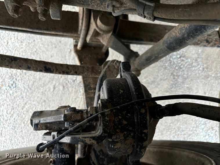 image for item NQ9760 2007 Mack CHN613 semi truck