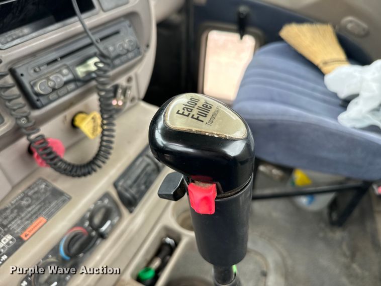 image for item NQ9760 2007 Mack CHN613 semi truck