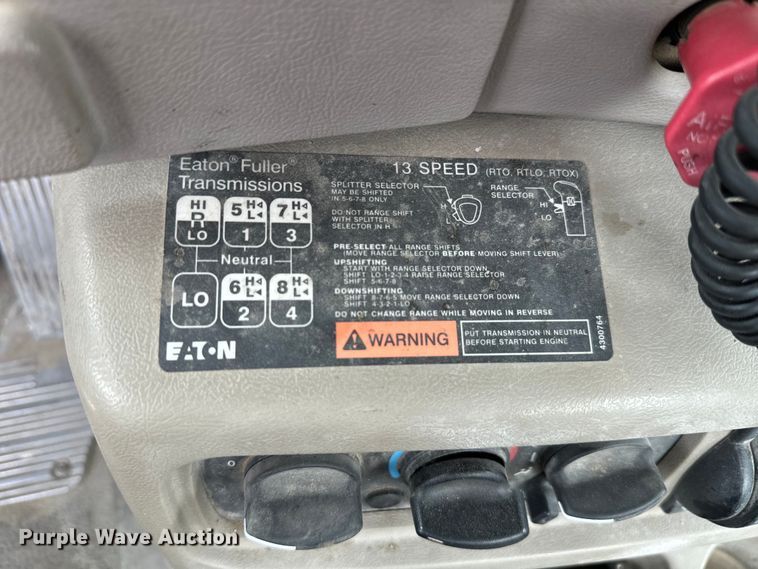 image for item NQ9760 2007 Mack CHN613 semi truck