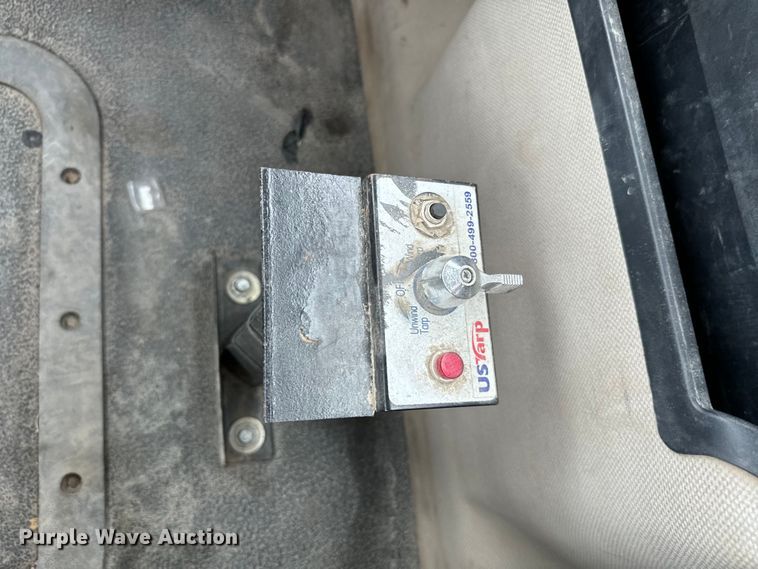 image for item NQ9760 2007 Mack CHN613 semi truck