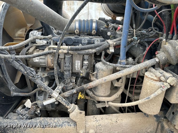 image for item NQ9760 2007 Mack CHN613 semi truck