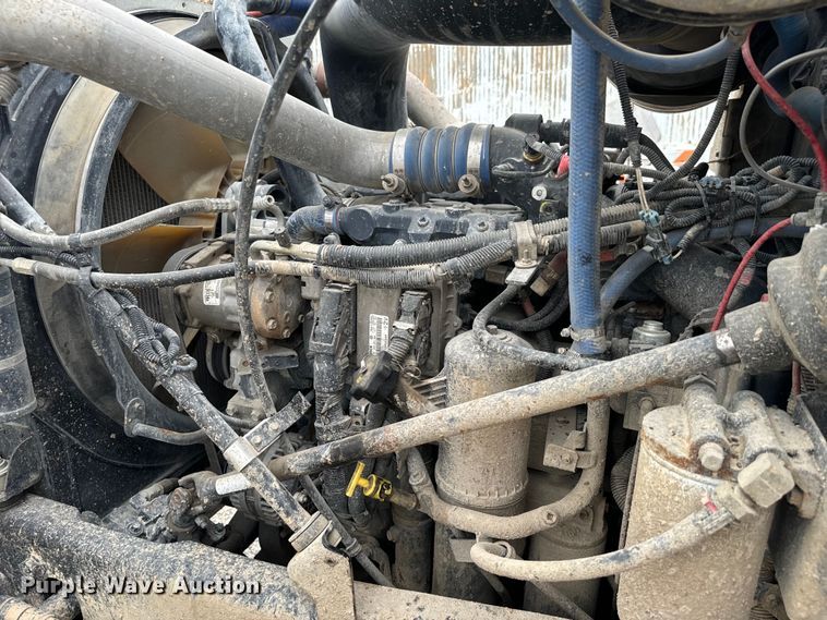 image for item NQ9760 2007 Mack CHN613 semi truck