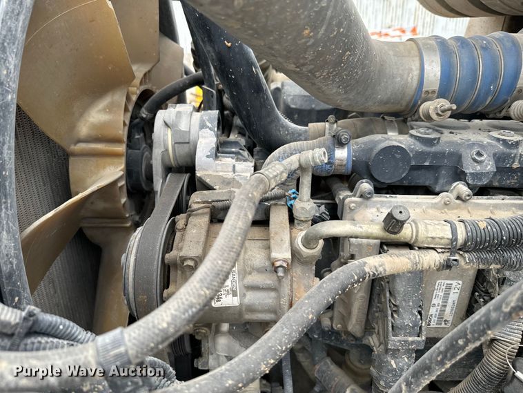 image for item NQ9760 2007 Mack CHN613 semi truck