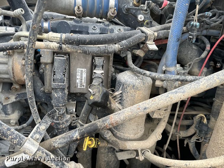 image for item NQ9760 2007 Mack CHN613 semi truck