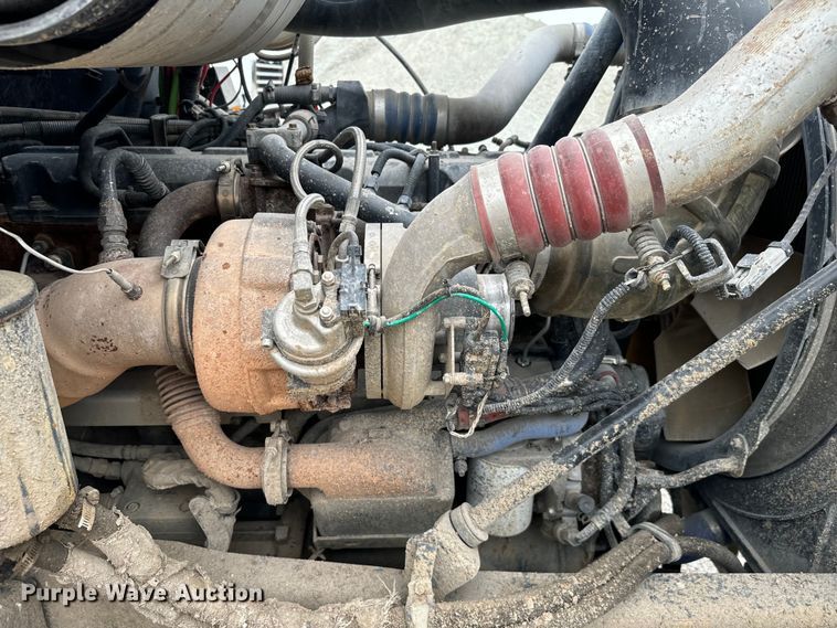 image for item NQ9760 2007 Mack CHN613 semi truck