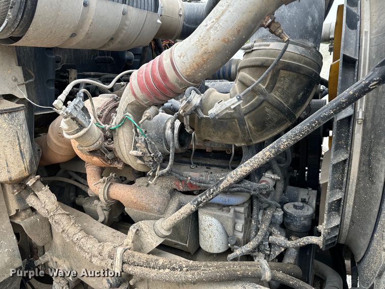 image for item NQ9760 2007 Mack CHN613 semi truck