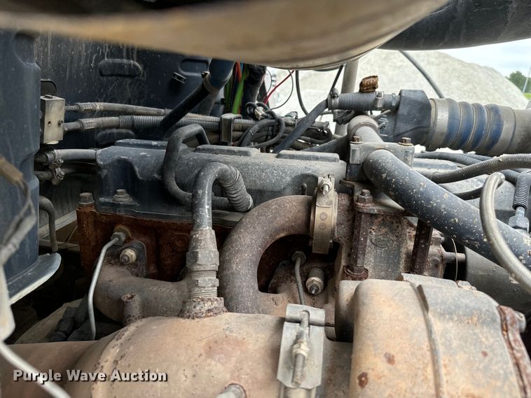 image for item NQ9760 2007 Mack CHN613 semi truck