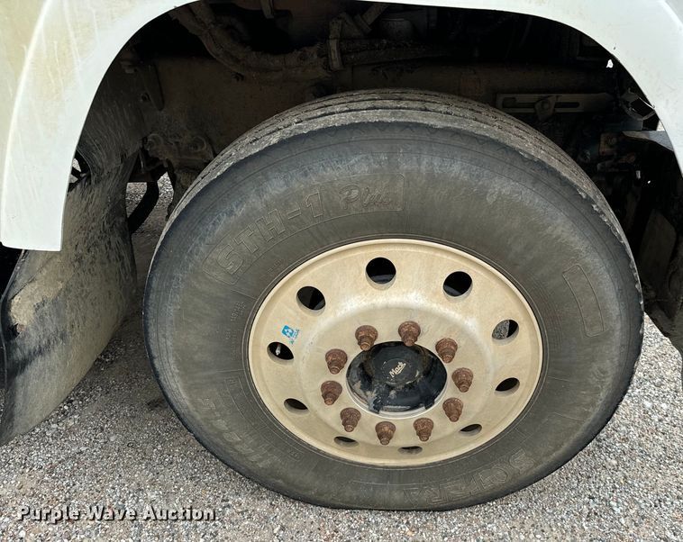 image for item NQ9760 2007 Mack CHN613 semi truck