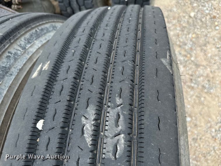 image for item NQ9760 2007 Mack CHN613 semi truck