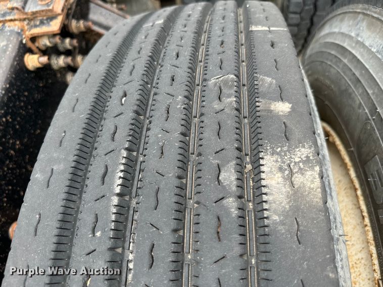 image for item NQ9760 2007 Mack CHN613 semi truck